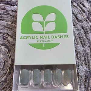 Red Aspen Acrylic Nail Dashes